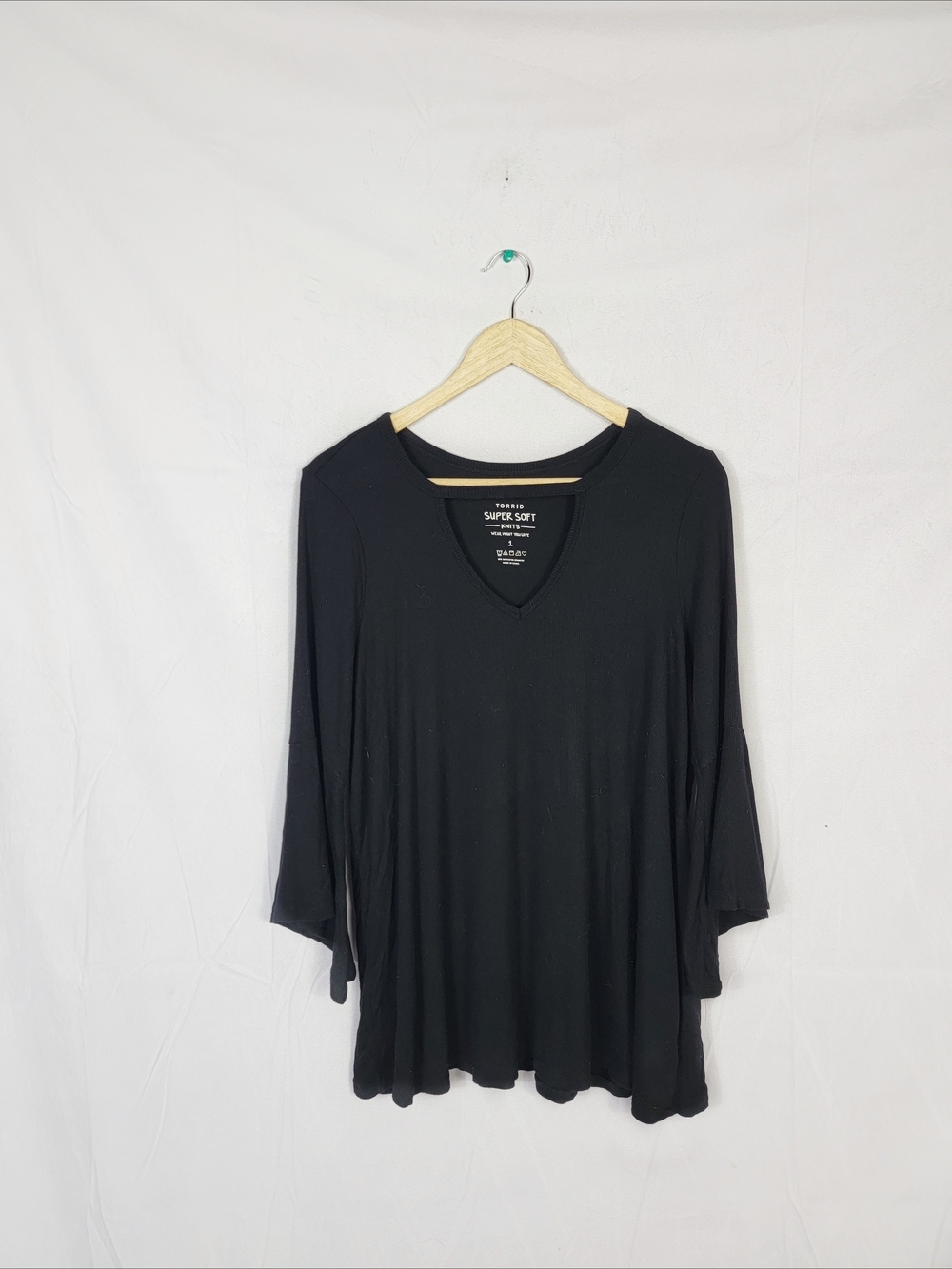 Torrid Size 1 Super Soft Knit Black V-Neck Long Sleeve Women's Top